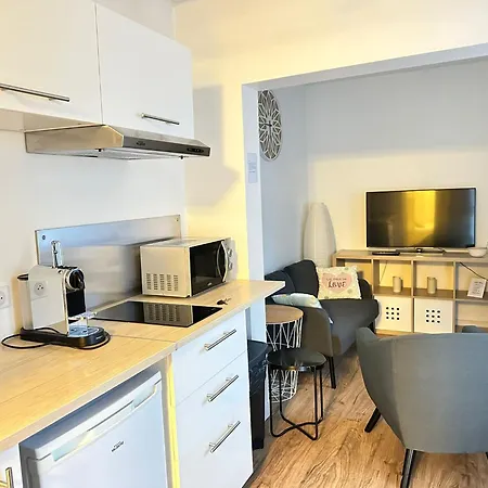 Cosy Avec Terrasse, Centre Pour Professionnels Et Courts Séjours Appartement Reims