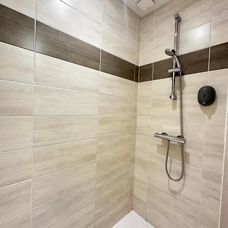 Cosy Avec Terrasse, Centre Pour Professionnels Et Courts Séjours Appartamento