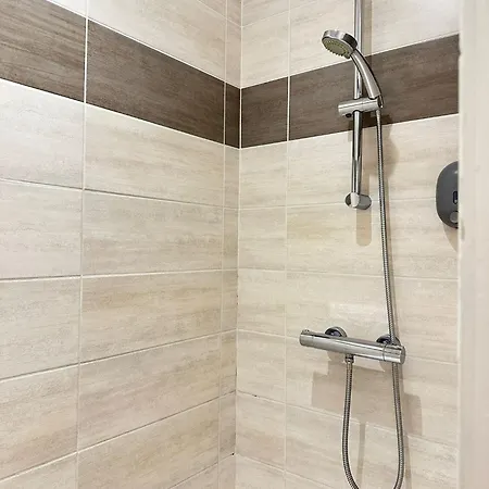 Appartement Cosy Avec Terrasse, Centre Pour Professionnels Et Courts Séjours *